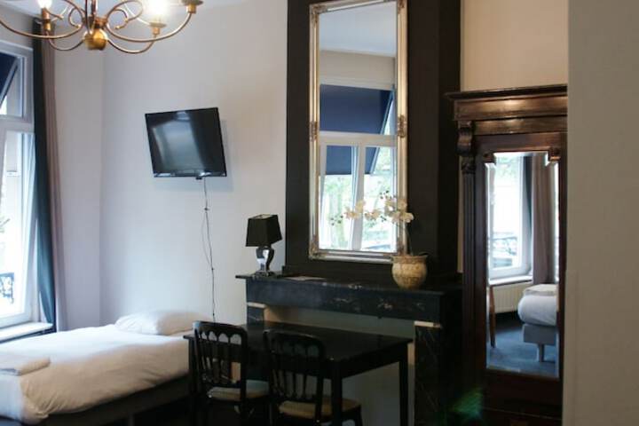Room 16 of 42
