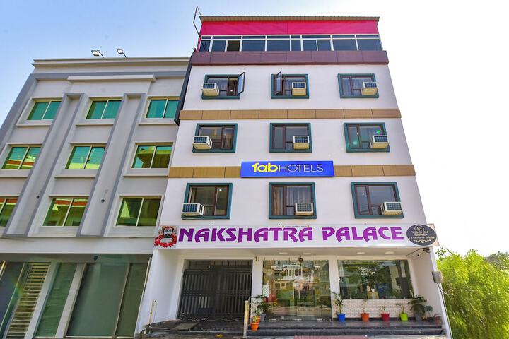 Fabhotel Nakshatra Palace