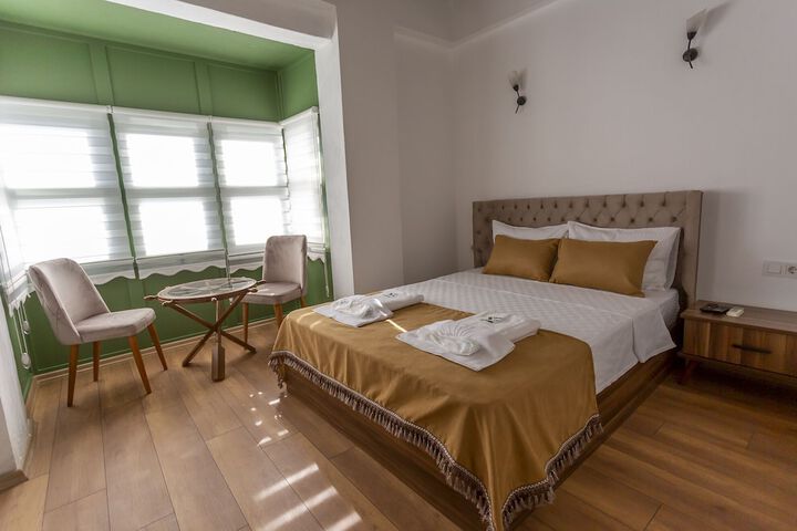 Room 14 of 32