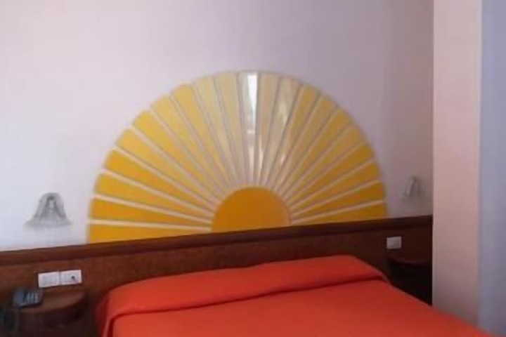 Room 6 of 16