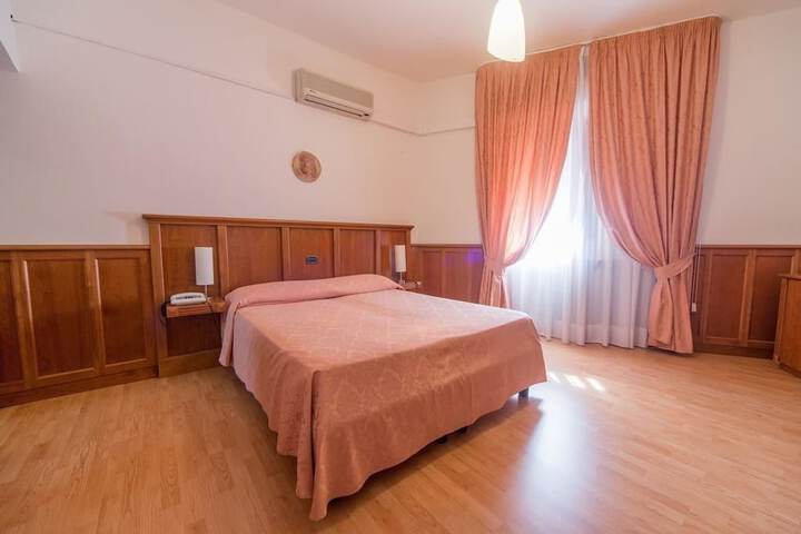 Room 4 of 31