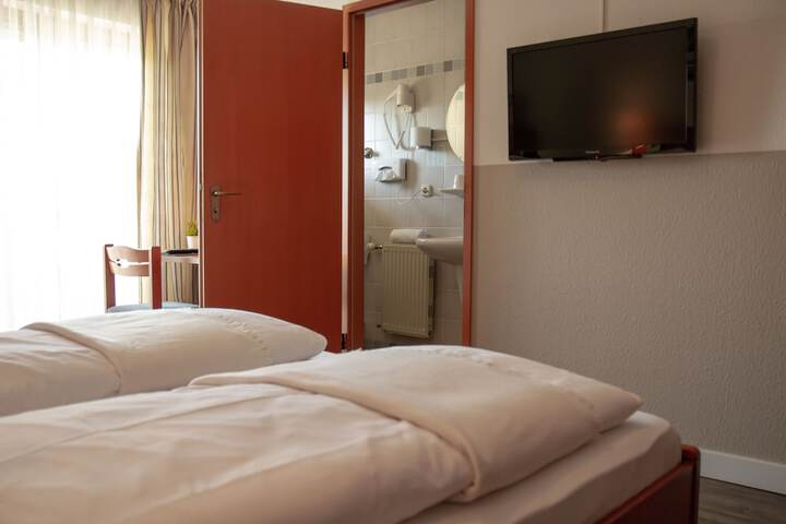 Room 10 of 24