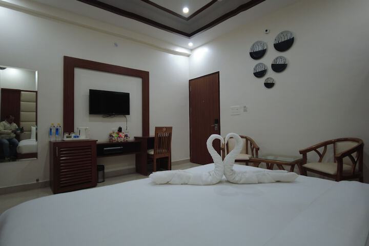 Room 53 of 76