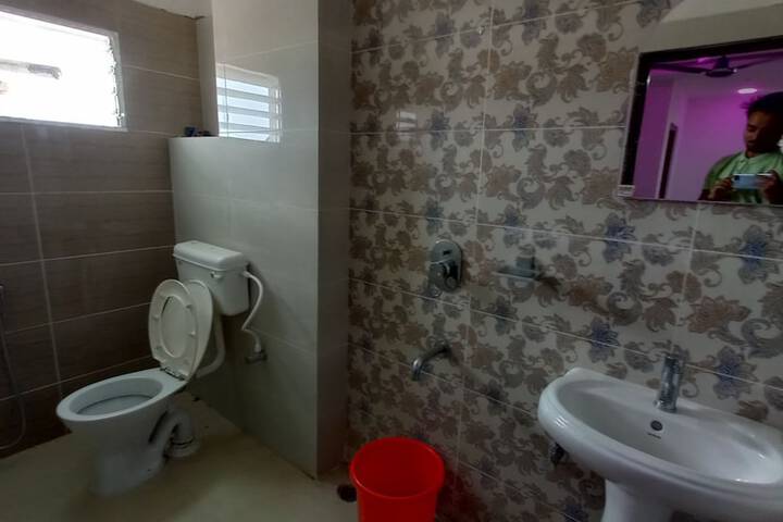 Room 16 of 33
