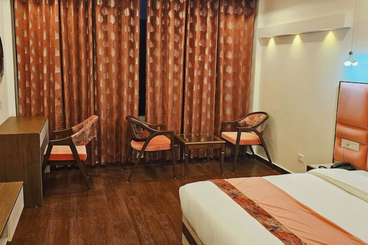 Room 13 of 24