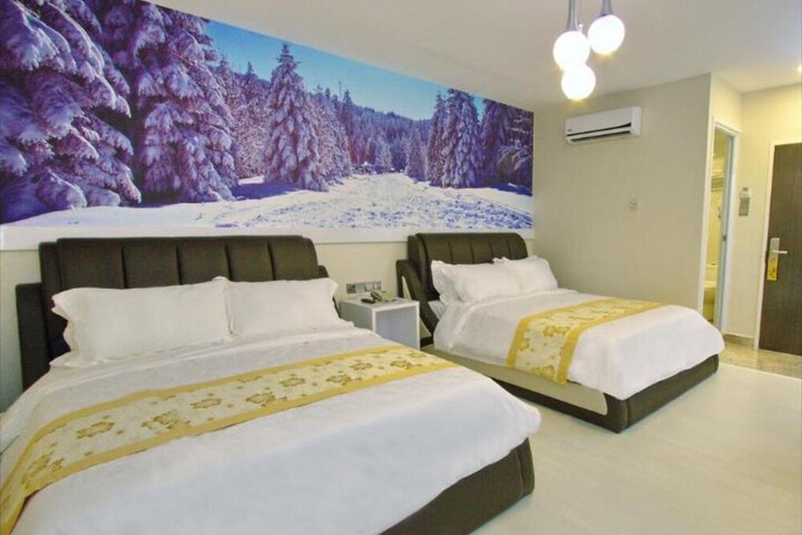 Room 13 of 18