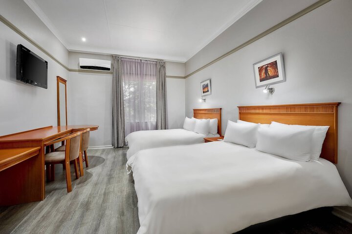 Room 9 of 33