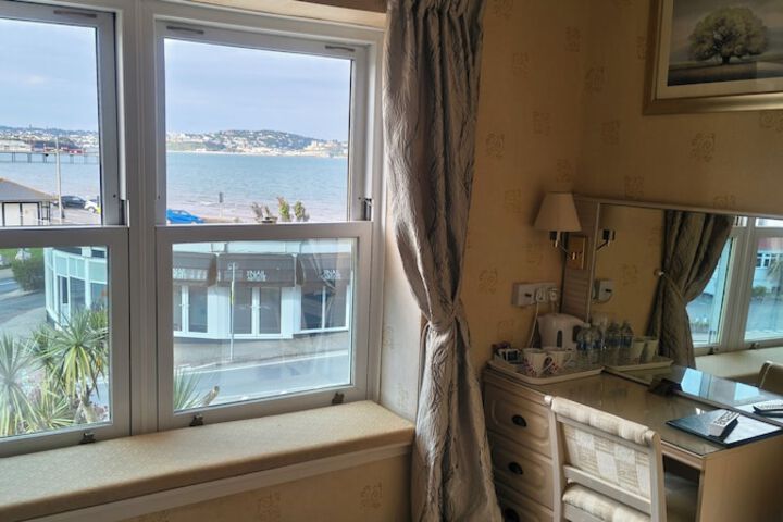 Room 102 of 184