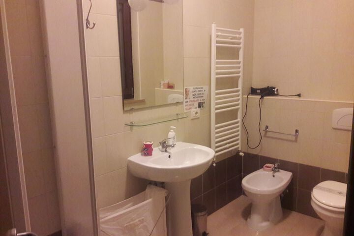 Room 52 of 63