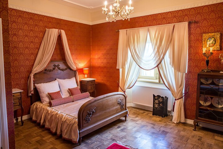 Room 28 of 80