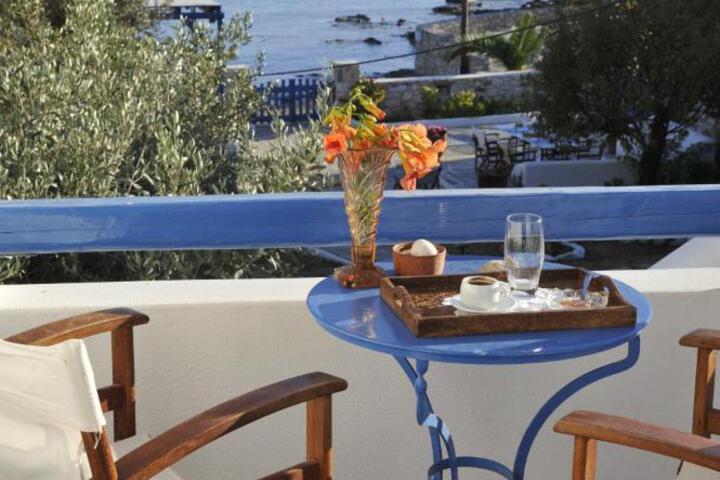 Georges beach studios Aliki Paros