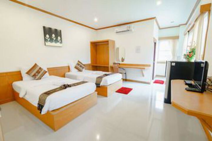 Room 8 of 16