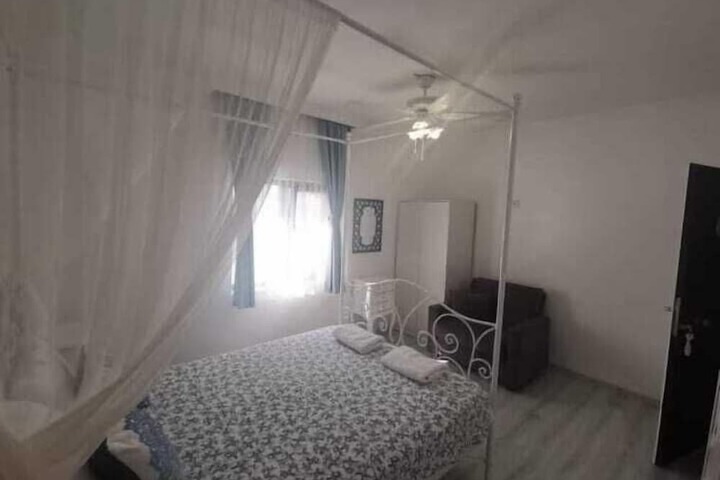 Room 10 of 22