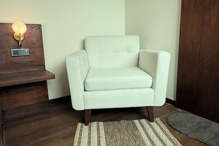 Room 2 of 10