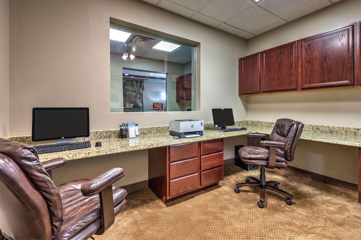 Business Center 60 of 63