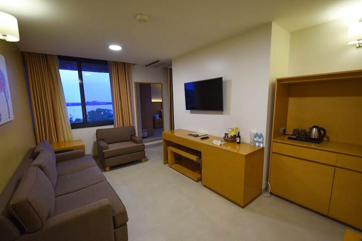 Room 33 of 61