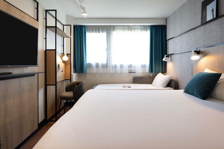 Room 12 of 50