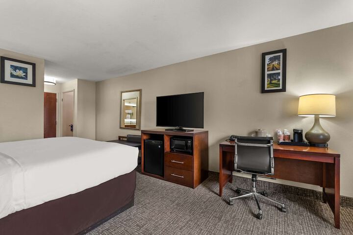 1 King Bed (7 of 7)