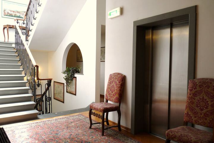Ballroom/Hall 42 of 55