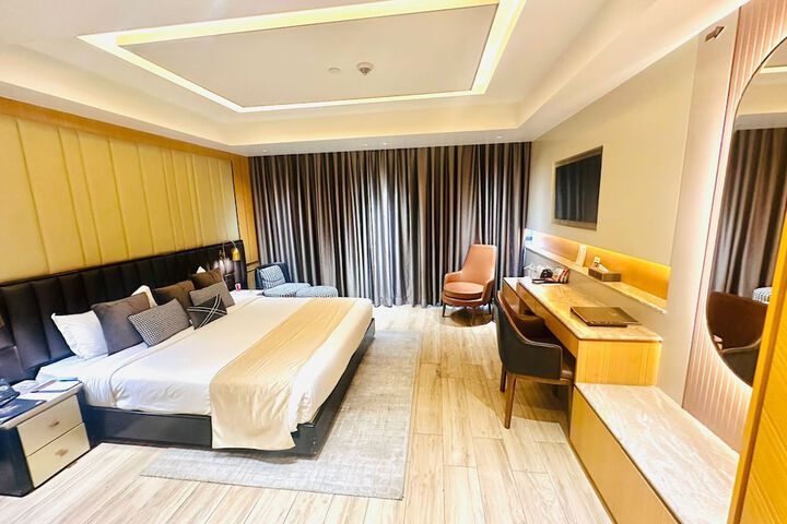 Room 34 of 62