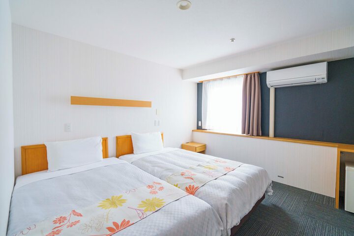 Room 18 of 93
