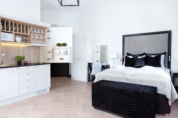 Room 3 of 32