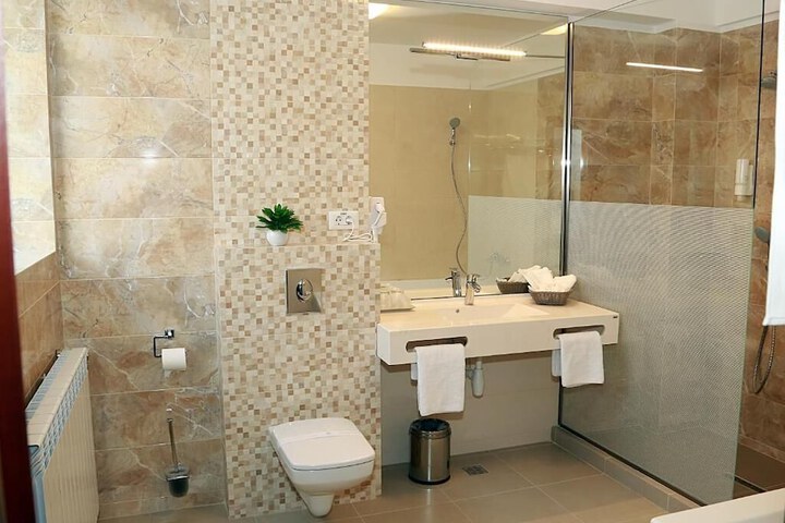 Room 18 of 21