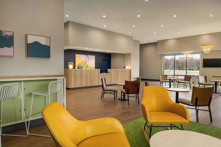Entrance & Lobby