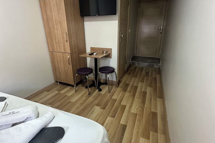 Room 2 of 19
