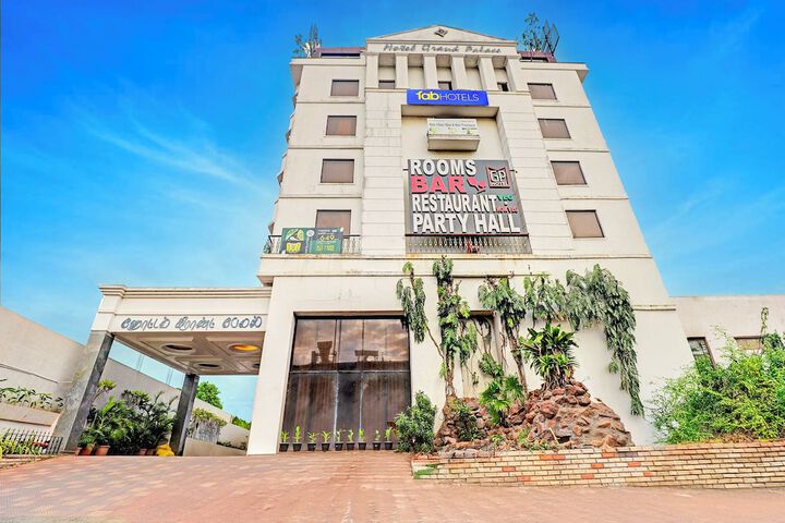 Fabhotel Grand Palace - Near to airport