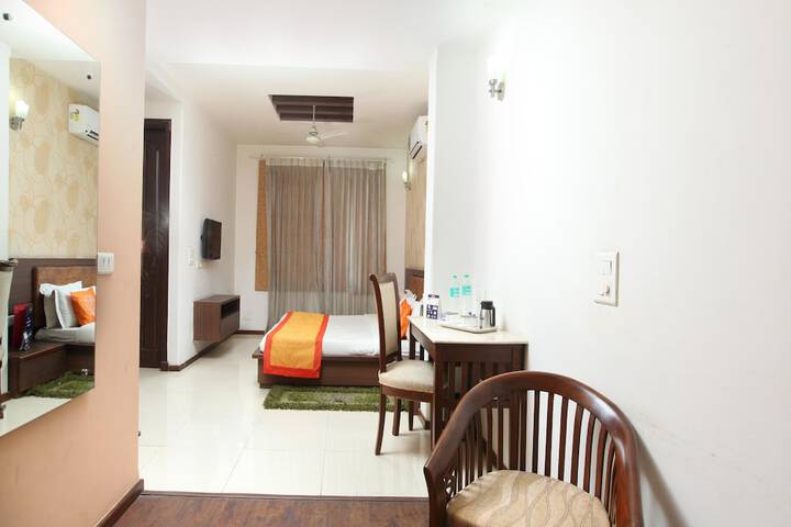 OYO Premium Near Mega Mall