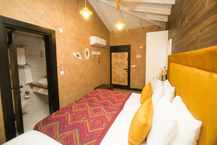 Room 6 of 37