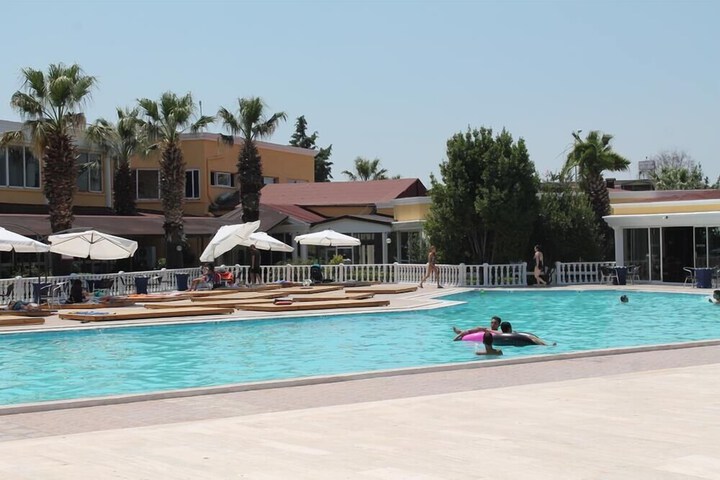 Pools & Facilities
