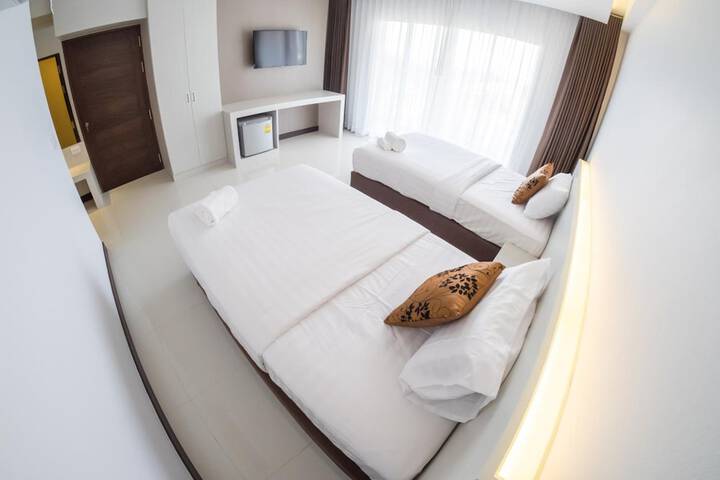 Room 16 of 32