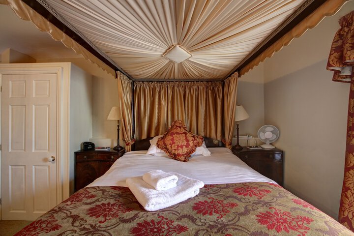Room 2 of 15