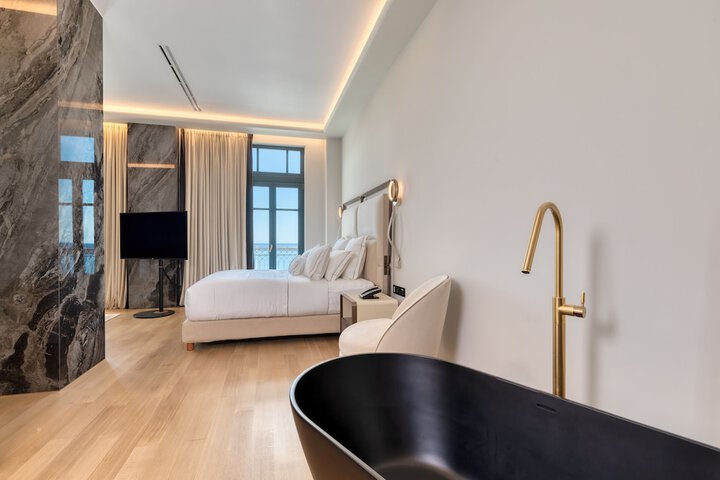 Room 45 of 115