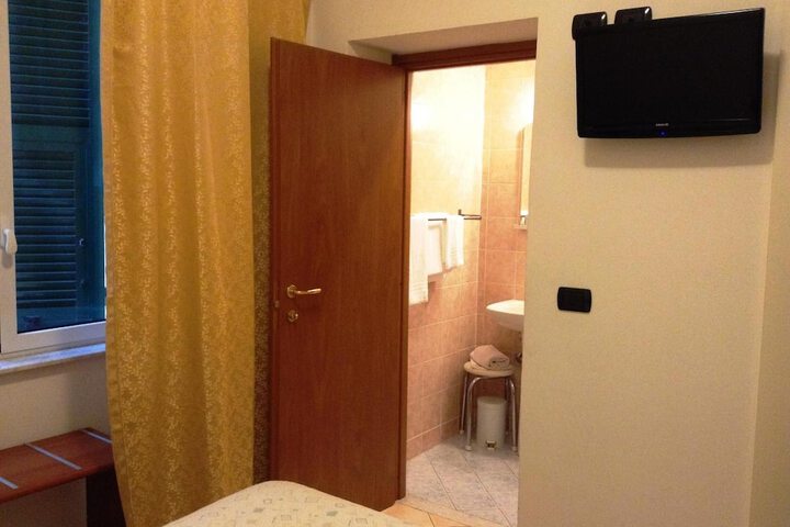 Room 11 of 35