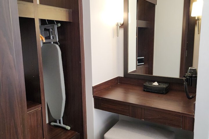 Room 17 of 51