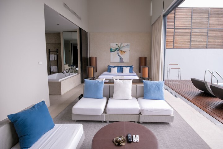 Room 26 of 180