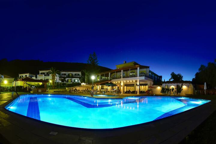 Hotel Pool
