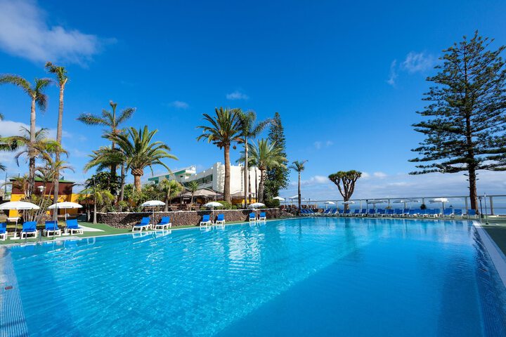 Hotel with Pool