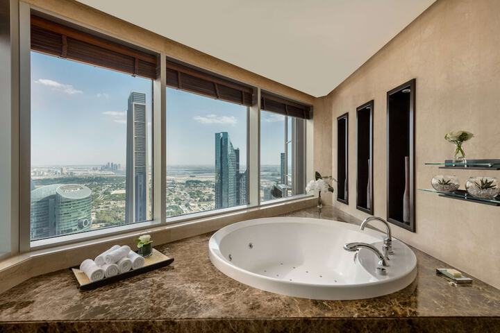 Room 53 of 121