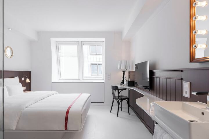 Room 21 of 113