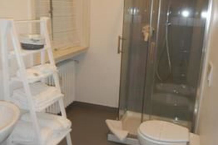 Room 2 of 16