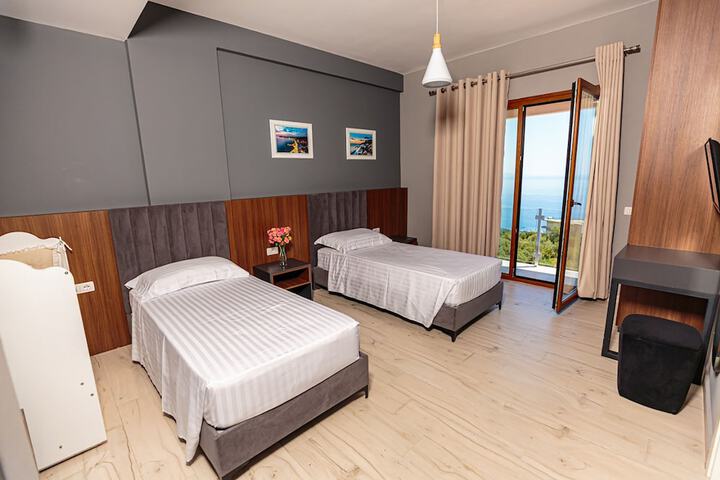 Room 8 of 111