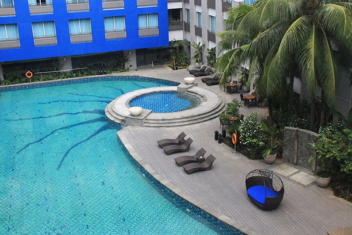 Hotel Pool