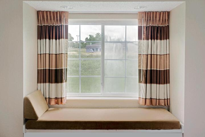 1 Queen Bed (6 of 22)