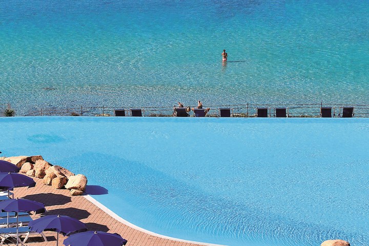Hotel Pool