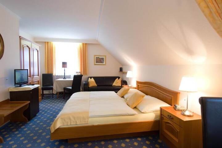Room 9 of 37