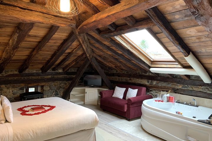 Room 4 of 99